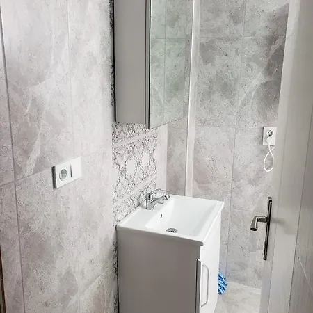 Lovely 1 Bedroom With Swimming Pool Apartment *