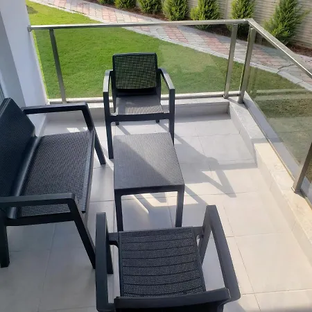 Lovely 1 Bedroom With Swimming Pool Apartment